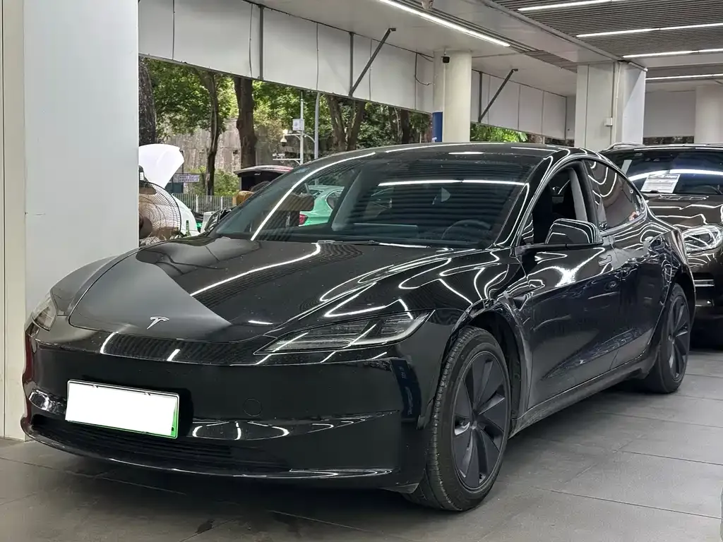 Tesla Model 3 — фото 1