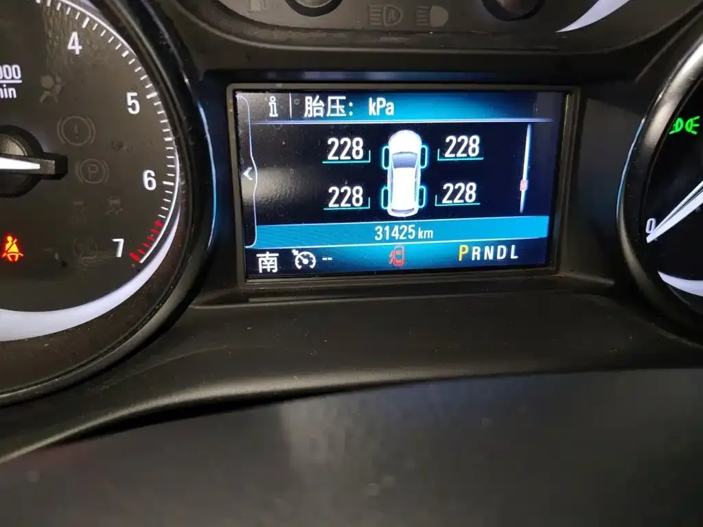 Buick Envision Plus — фото 10