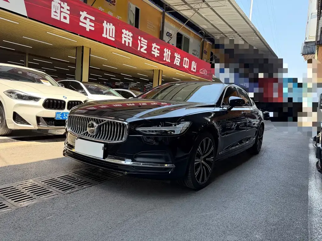 Volvo S90 — фото 1