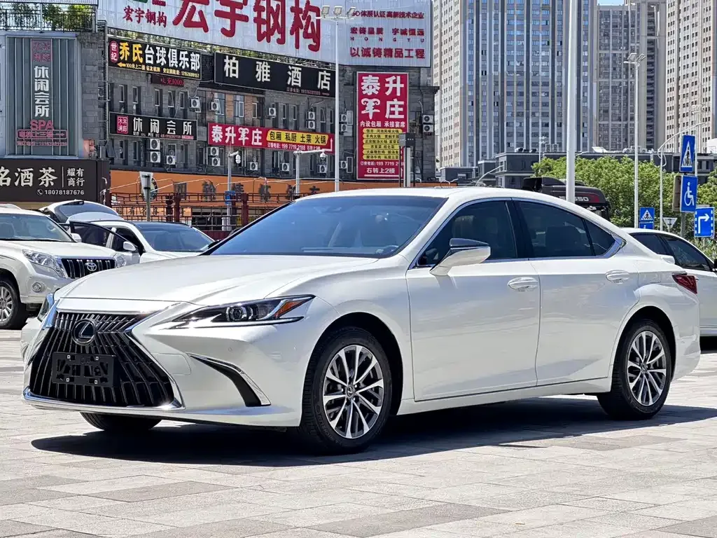 Lexus ES — фото 1