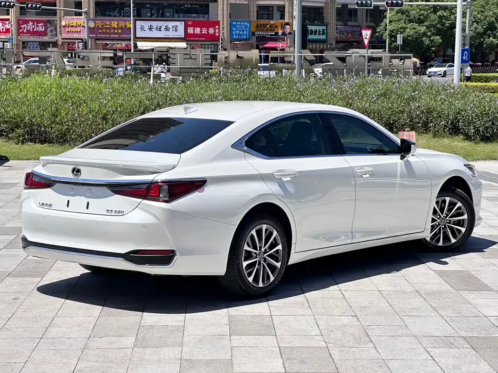 Lexus ES — фото 10