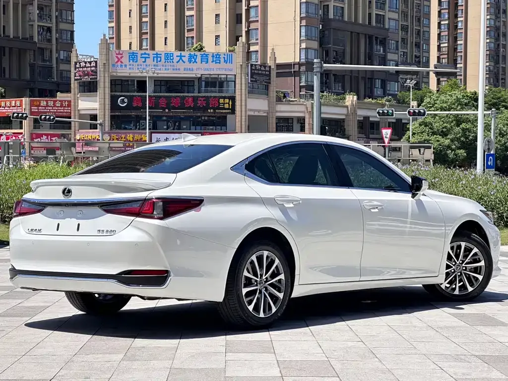 Lexus ES — фото 4