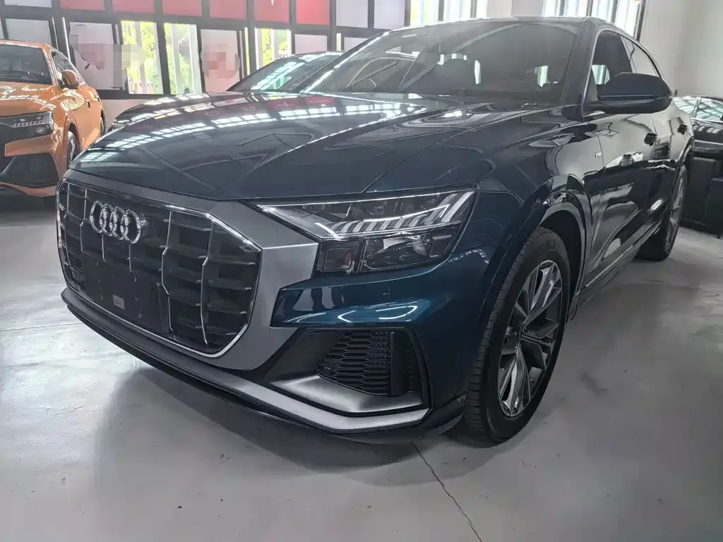 Audi Q8 — фото 1