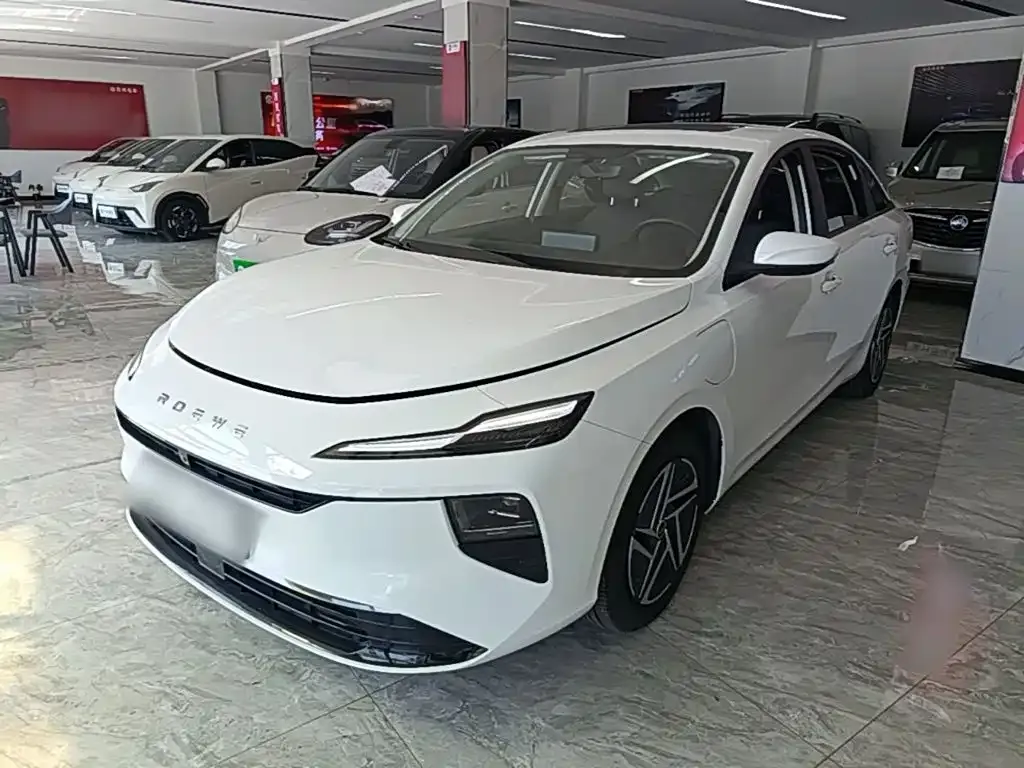 Roewe D6 — фото 1