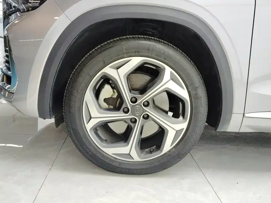 Geely Xingyue L — фото 10