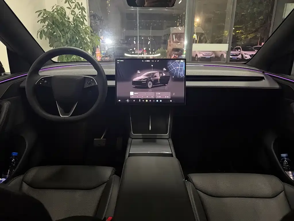 Tesla Model Y L — фото 5