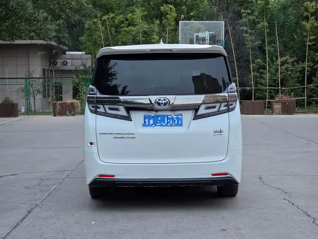 Toyota Vellfire — фото 9