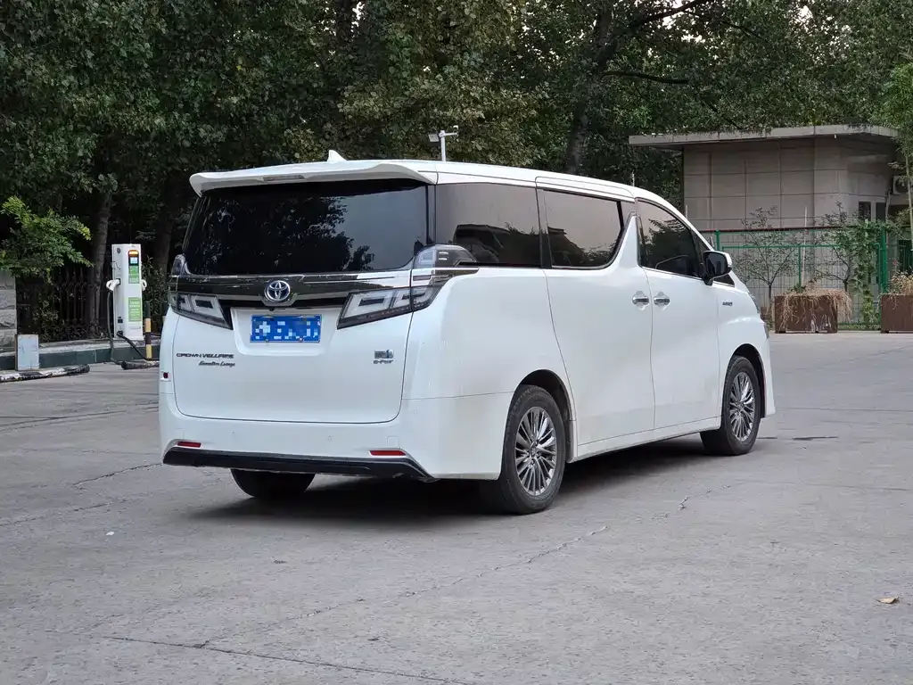 Toyota Vellfire — фото 7