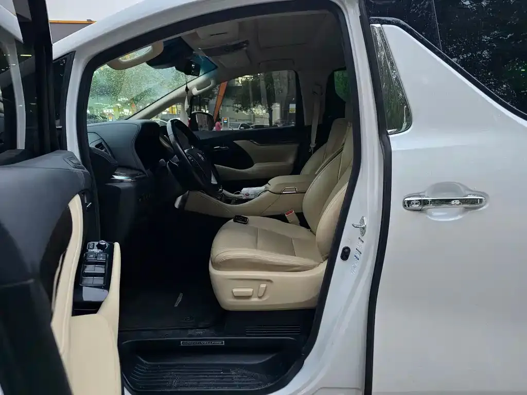 Toyota Vellfire — фото 6