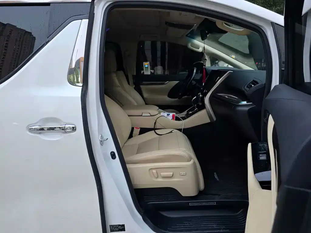Toyota Vellfire — фото 4