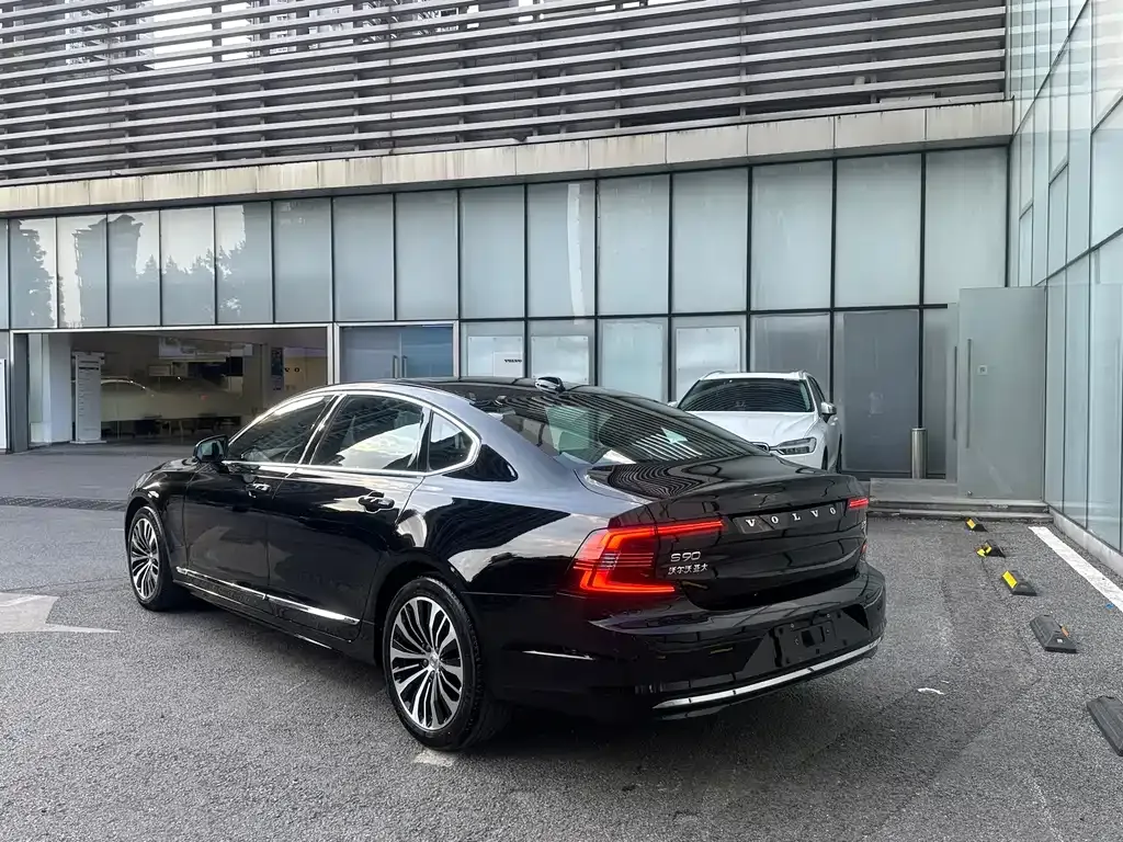 Volvo S90 — фото 10