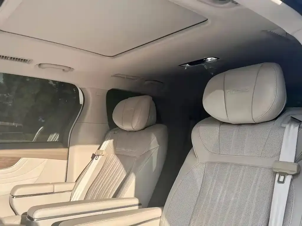 Roewe iMAX8 — фото 2