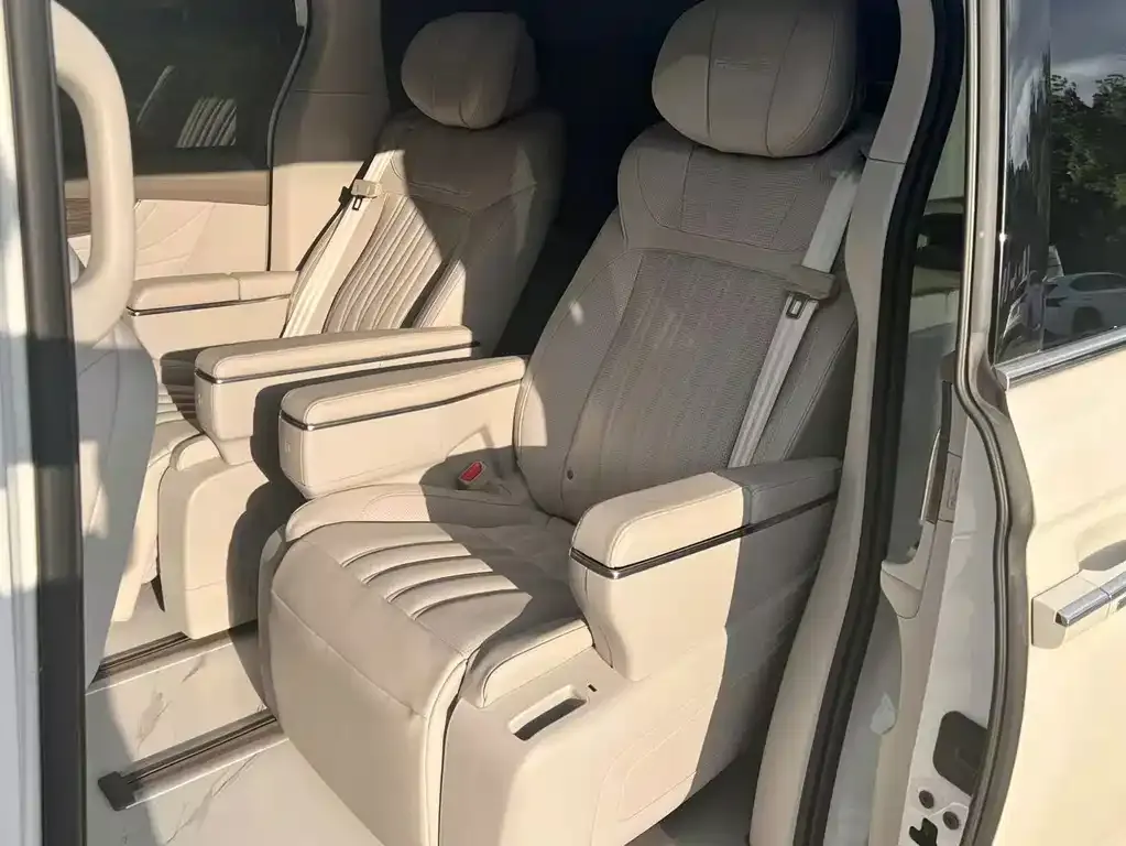 Roewe iMAX8 — фото 8