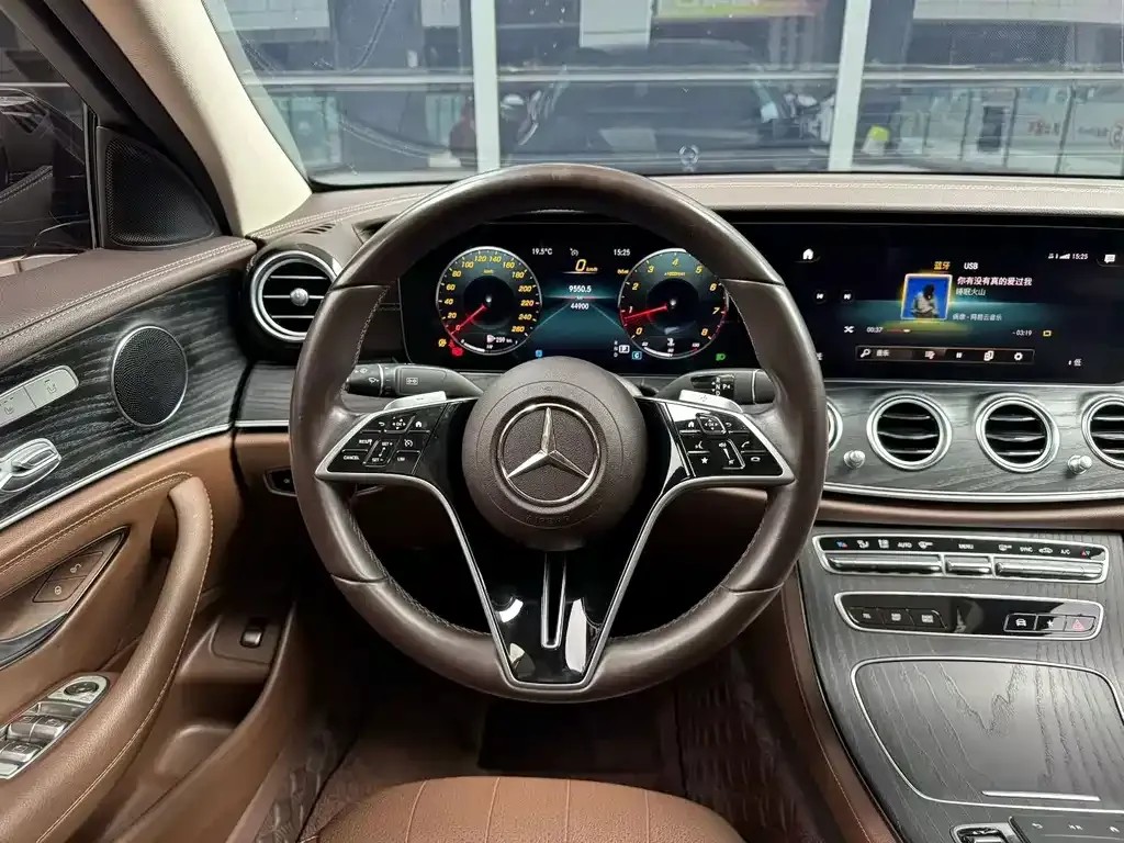 Mercedes-Benz E-Class — фото 10