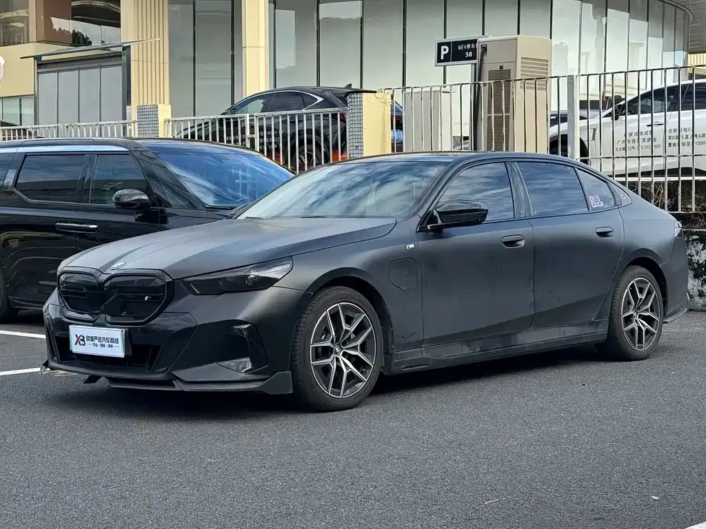 BMW i5 — фото 1