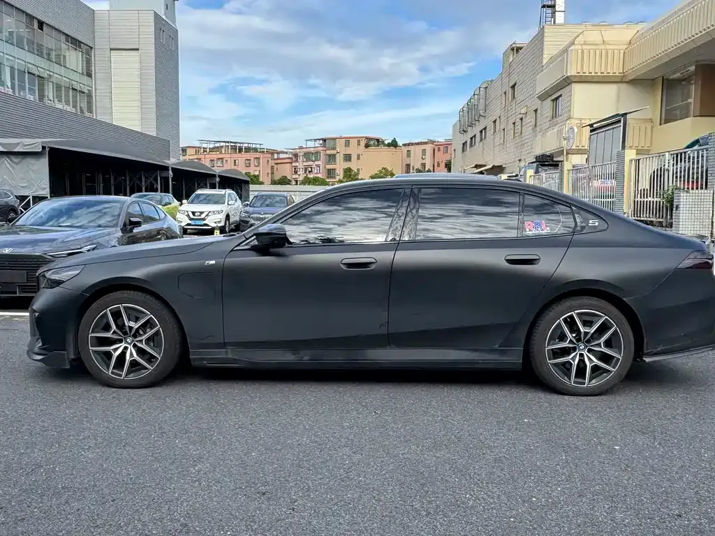 BMW i5 — фото 9