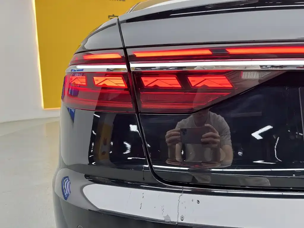 Audi A8 — фото 4