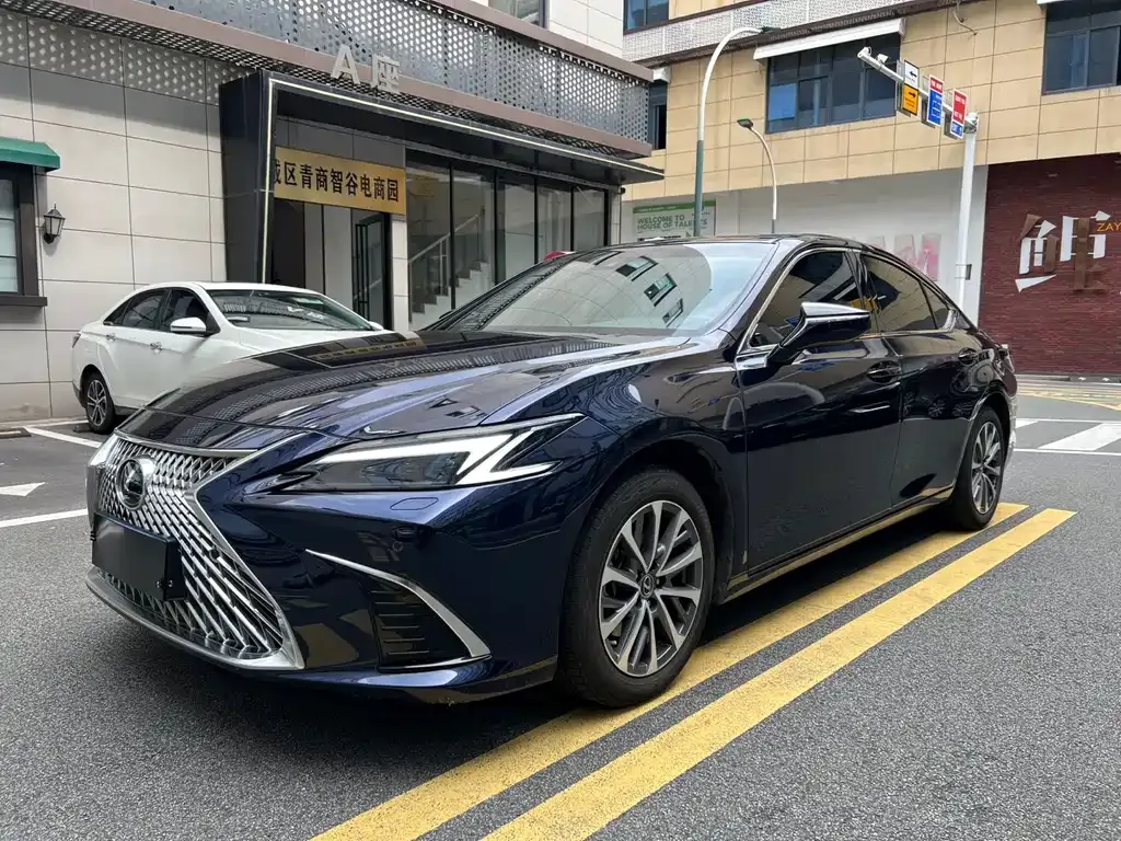 Lexus ES — фото 1