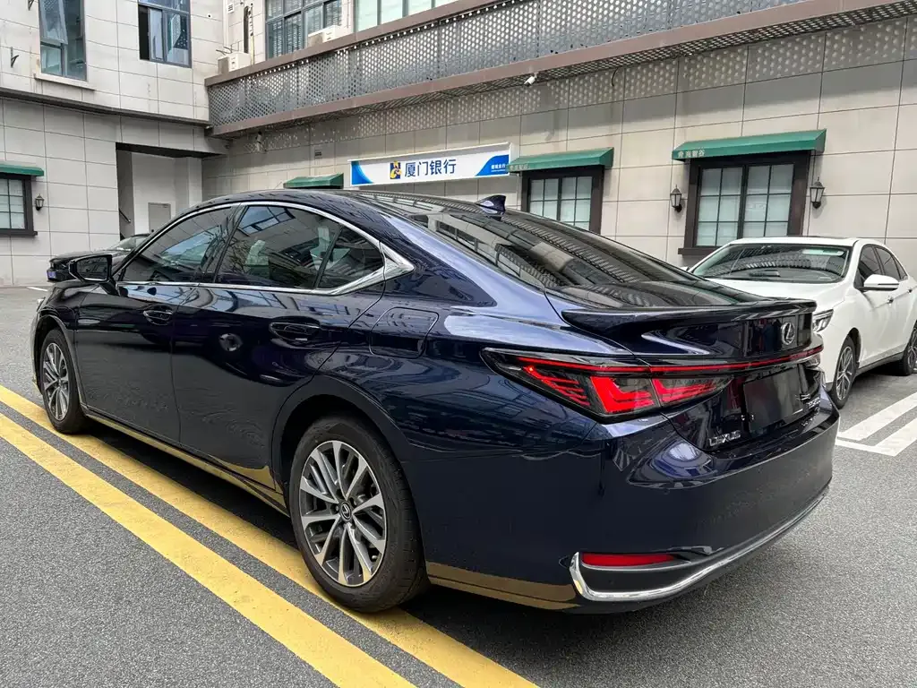 Lexus ES — фото 5