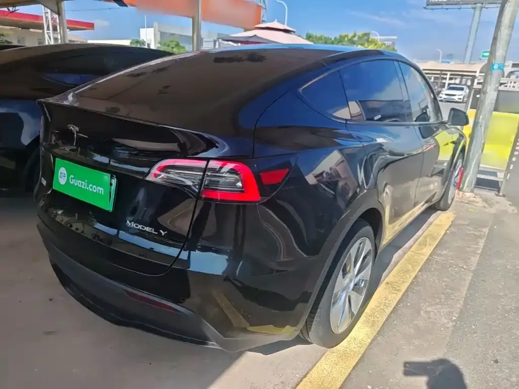 Tesla Model Y — фото 4
