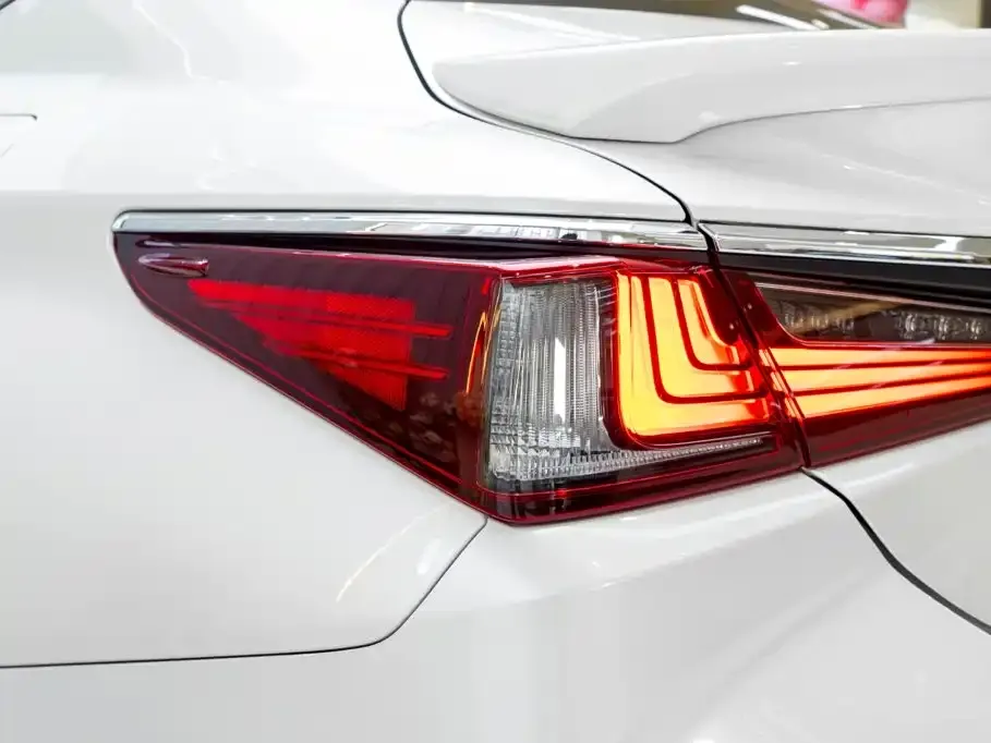 Lexus ES — фото 10