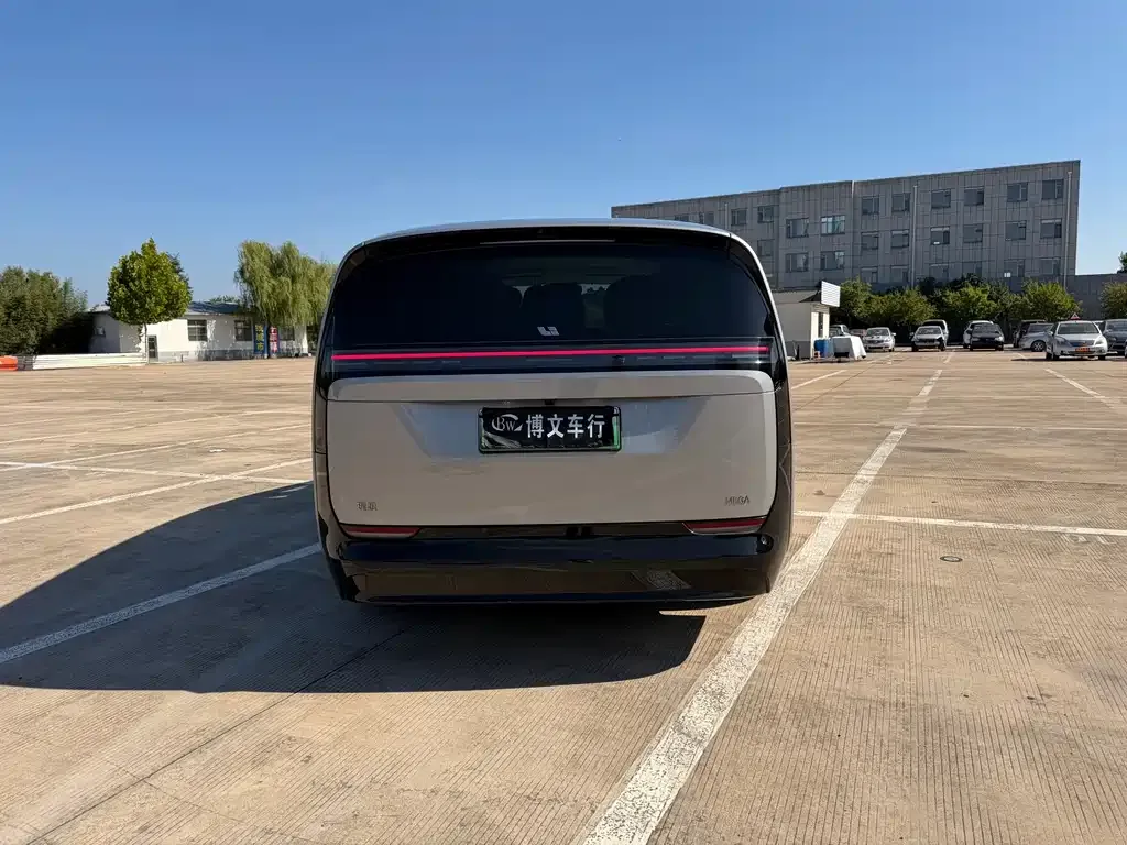 Li Auto MEGA — фото 4