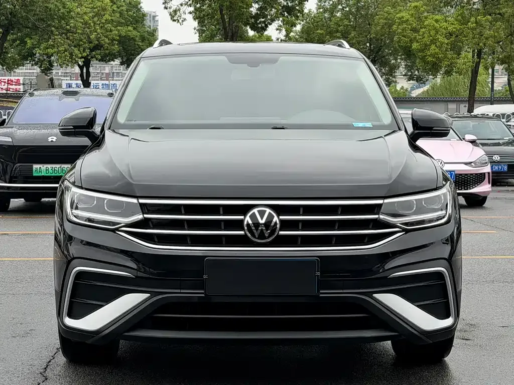Volkswagen Tiguan L — фото 8