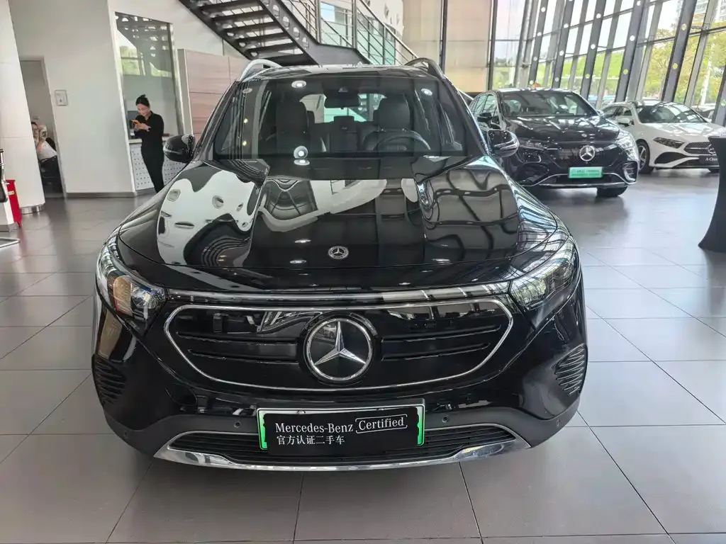 Mercedes-Benz EQB — фото 1