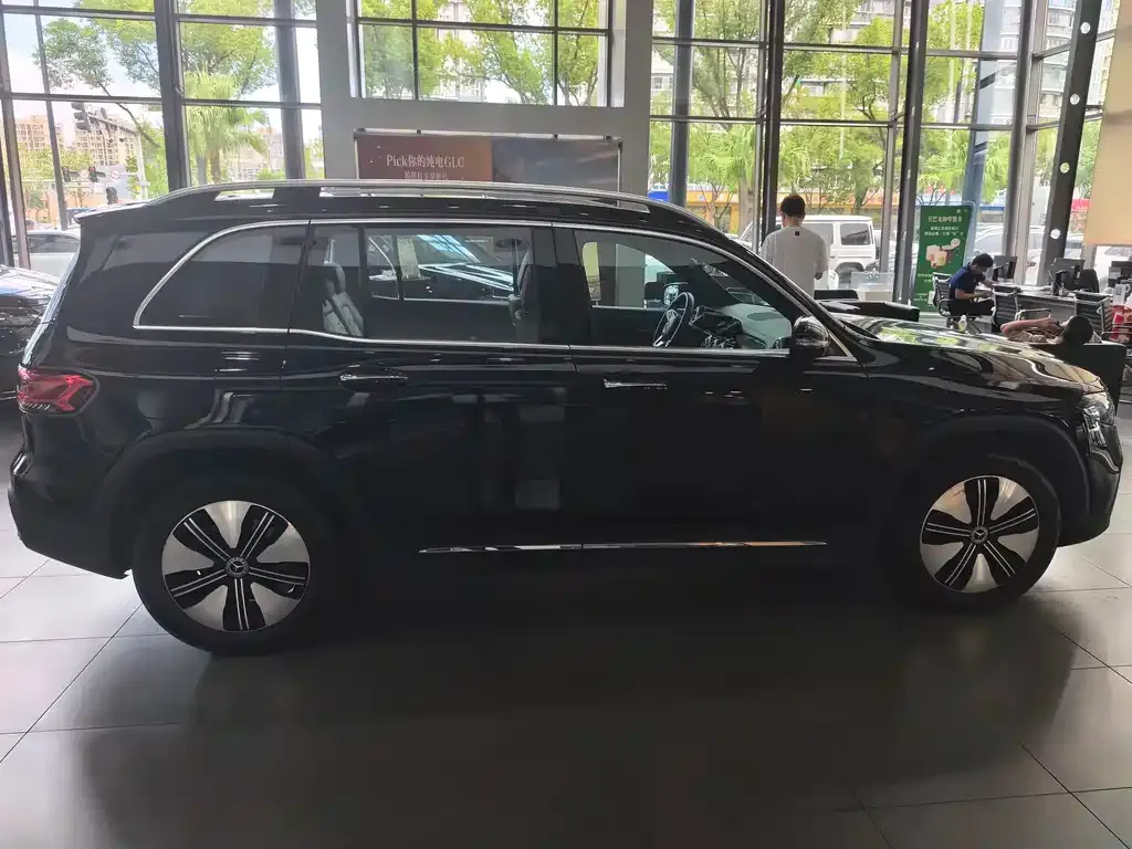 Mercedes-Benz EQB — фото 10