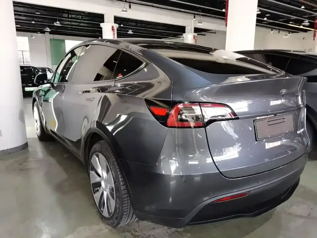 Tesla Model Y — фото 7