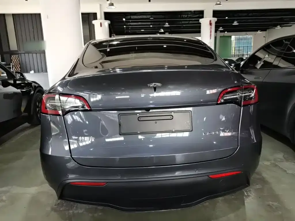 Tesla Model Y — фото 5