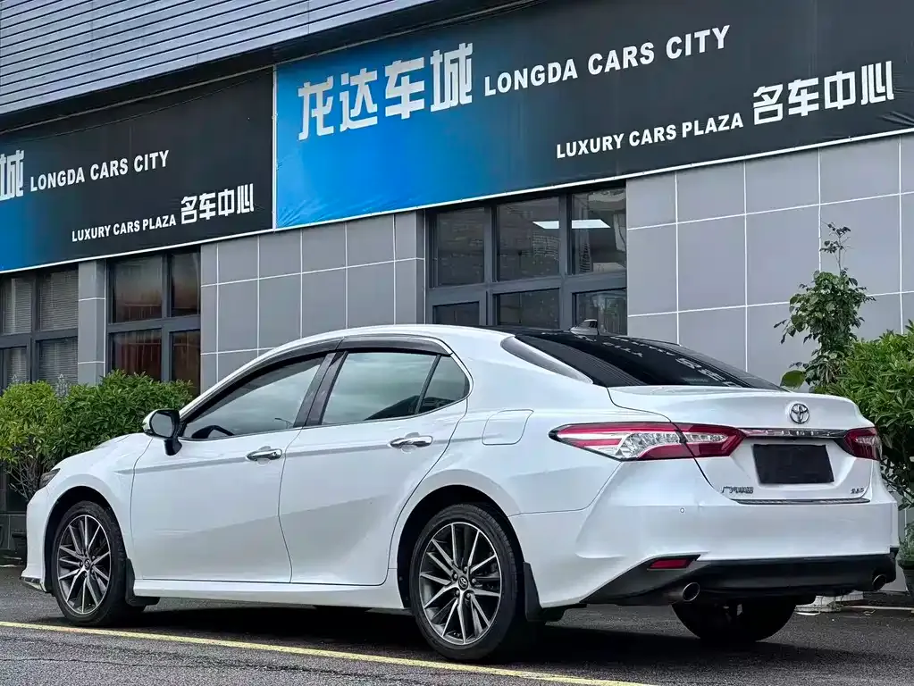 Toyota Camry — фото 6
