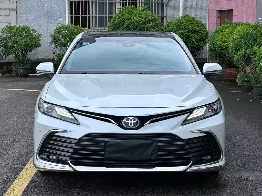 Toyota Camry — фото 9