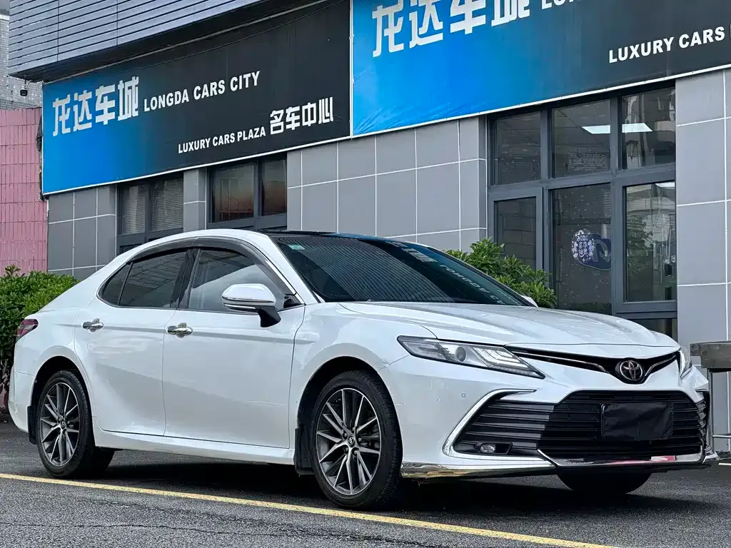Toyota Camry — фото 10