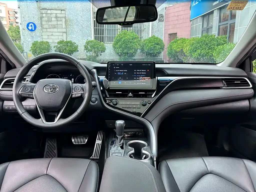 Toyota Camry — фото 3