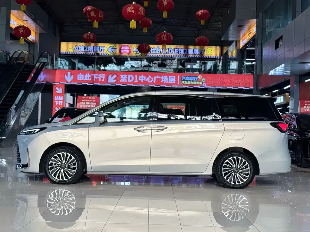 Buick GL8 Hybrid — фото 10