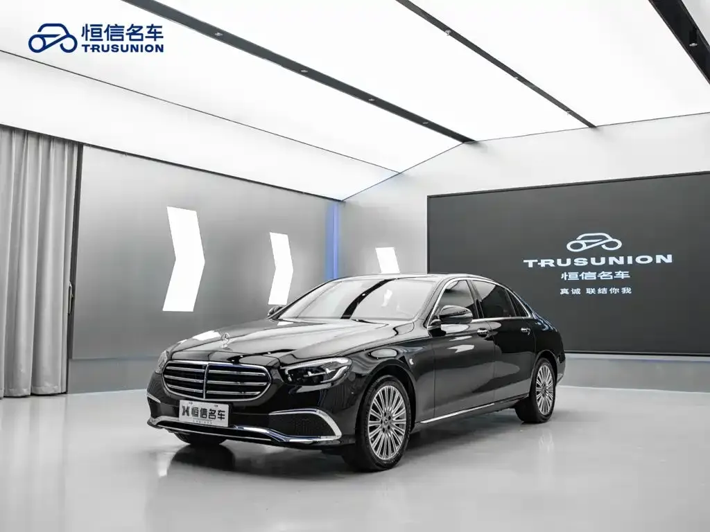 Mercedes-Benz E-Class — фото 1