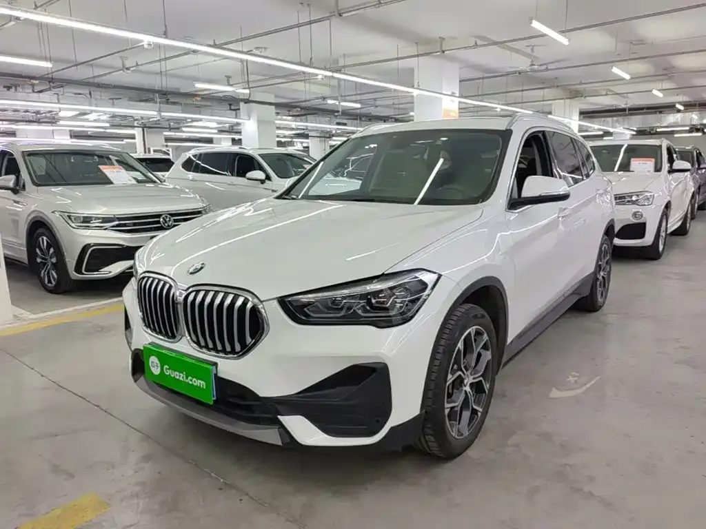 BMW X1 sDrive25Li Leading 1