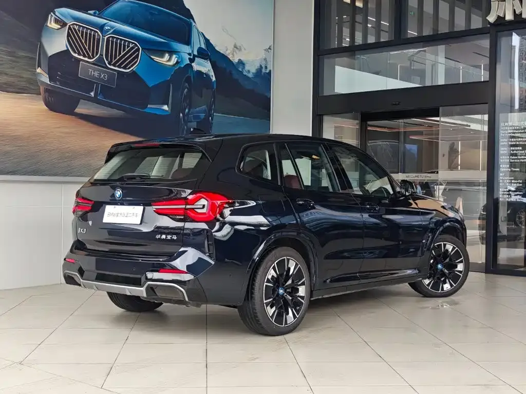 BMW iX3 — фото 8