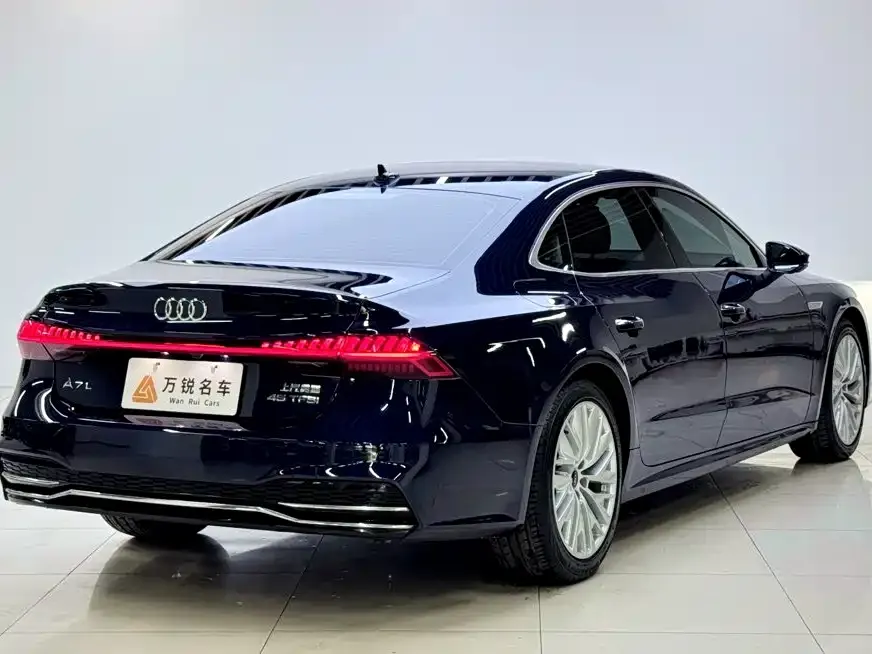 Audi A7L — фото 7