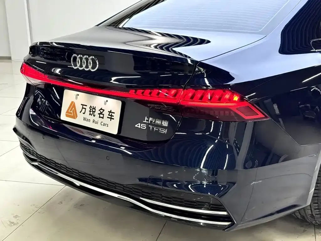 Audi A7L — фото 9