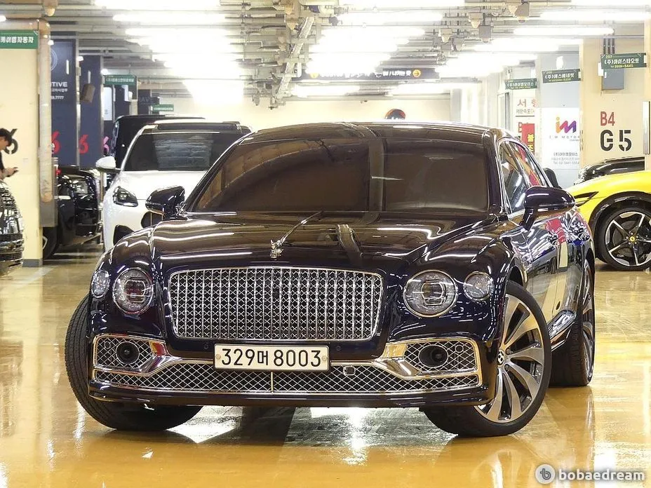 Bentley Flying Spur — фото 1