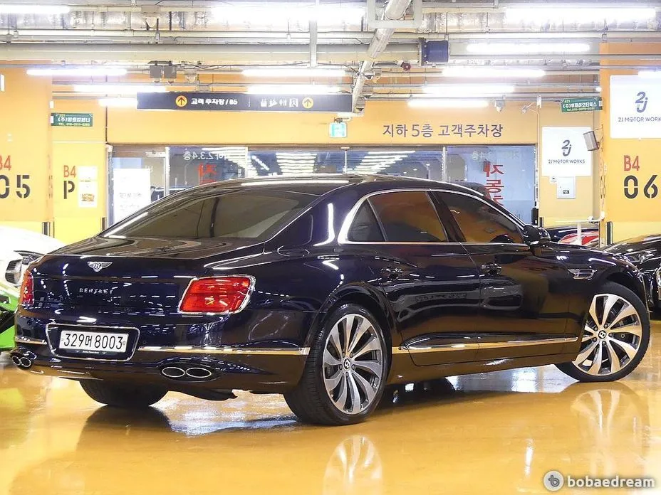 Bentley Flying Spur — фото 3