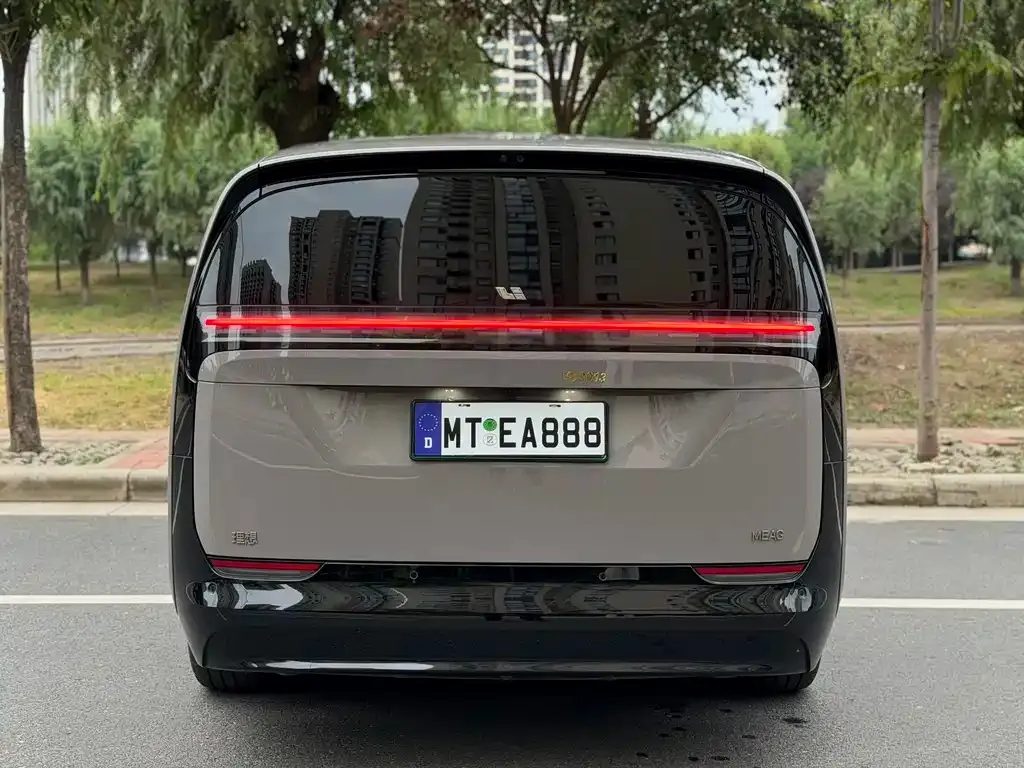Li Auto MEGA — фото 3