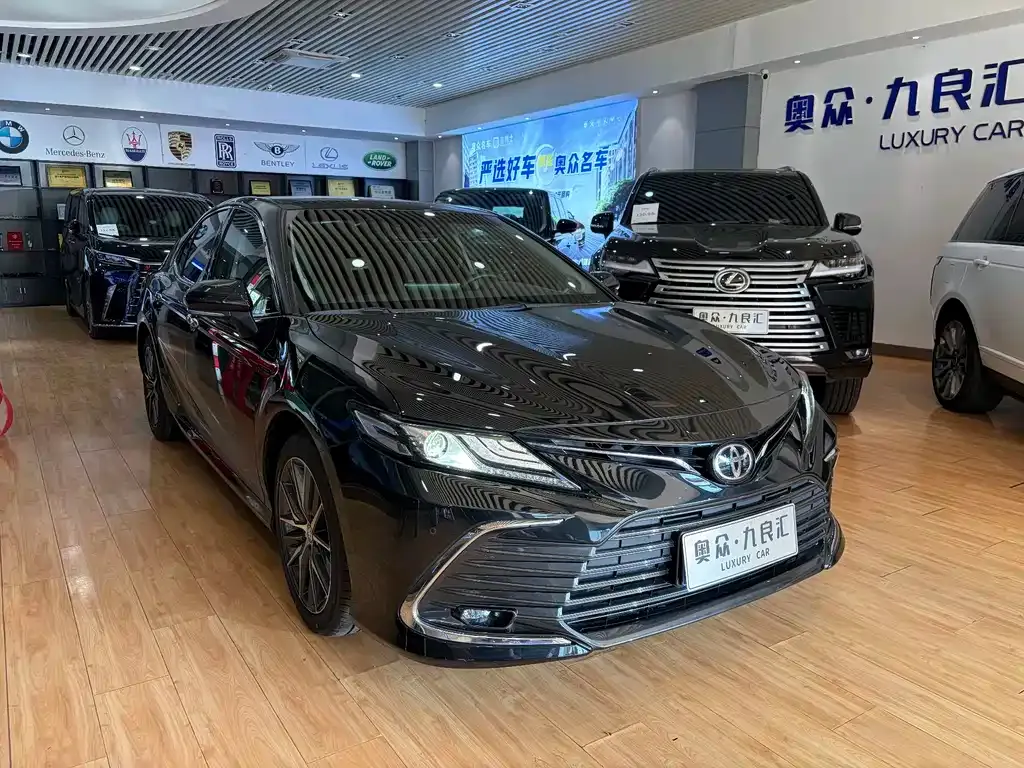 Toyota Camry — фото 5