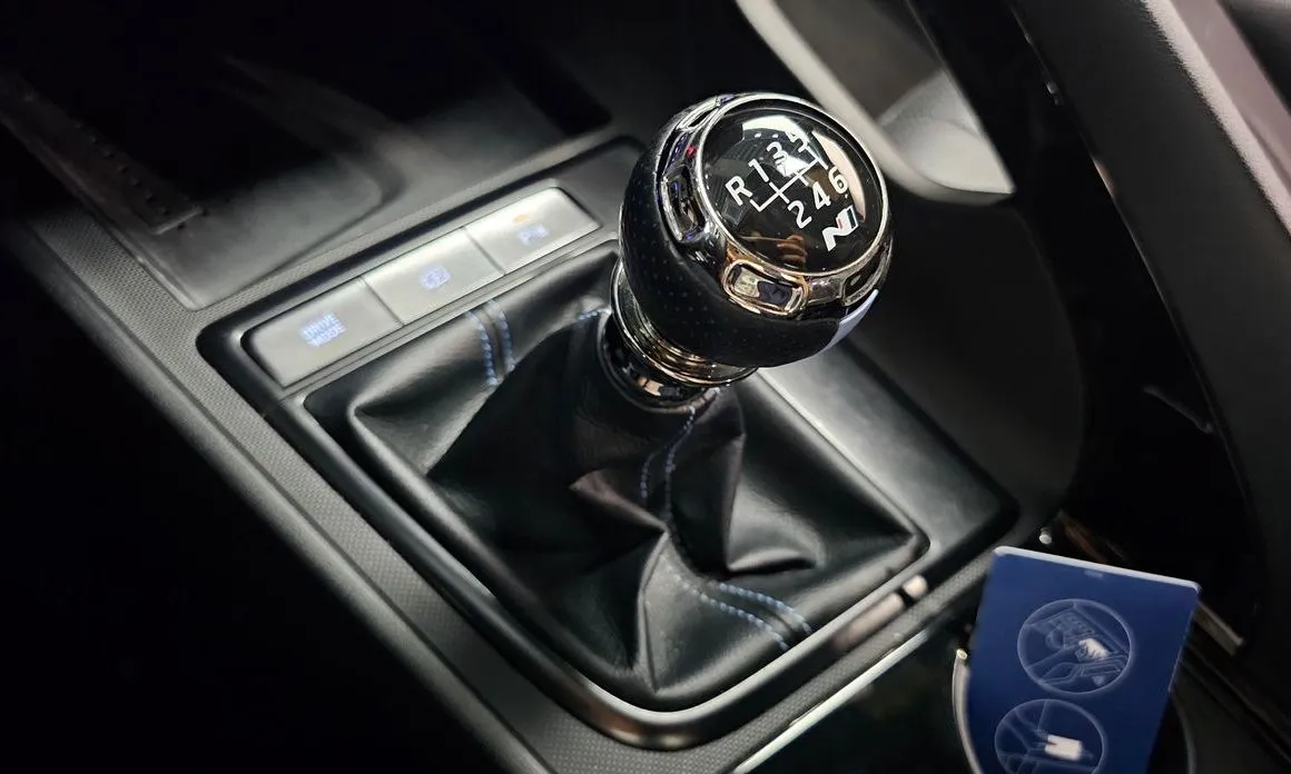Hyundai AVANTE — фото 4