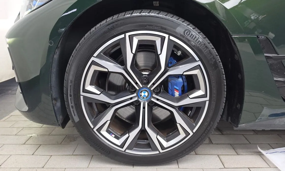 BMW i4 — фото 10