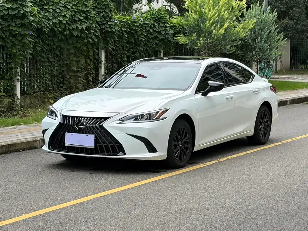 Lexus ES — фото 1