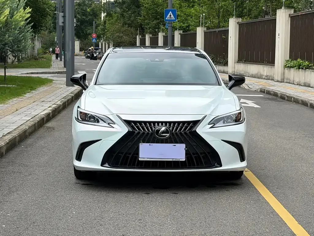 Lexus ES — фото 10