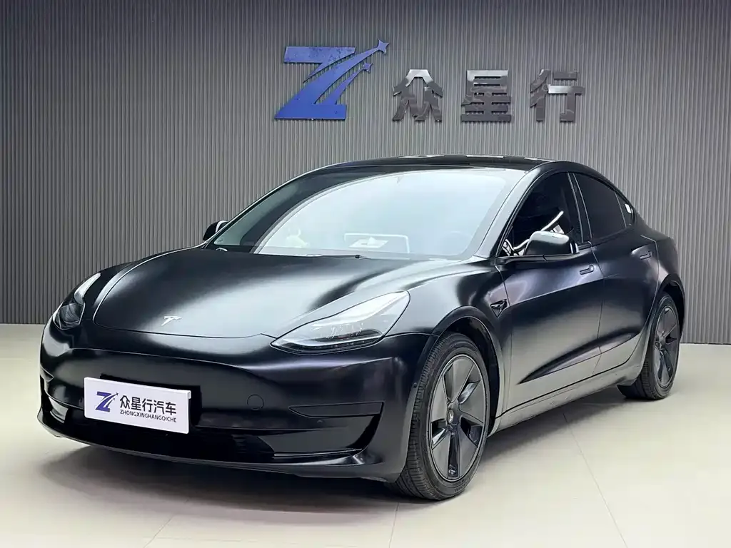 Tesla Model 3 — фото 1